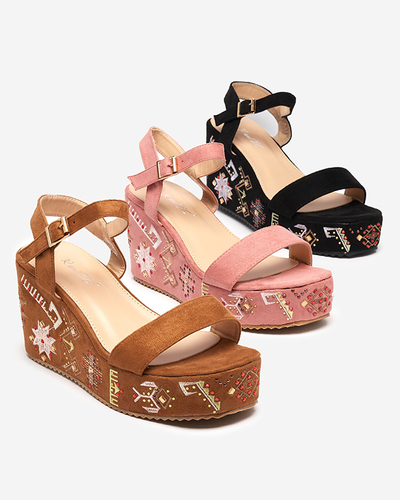 Рожеві жіночі босоніжки на танкетці з декором Cozana-Footwear