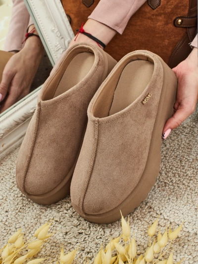 Kurze Damenstiefel im Schneestiefel-Stil mit Fell Calindra