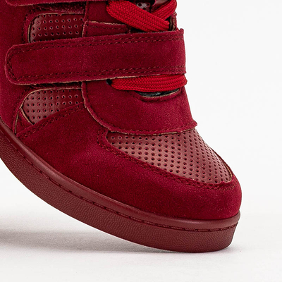 Kastanienbraune Mädchen-Sneakers auf einem gedeckten Anker Janomi - Schuhe