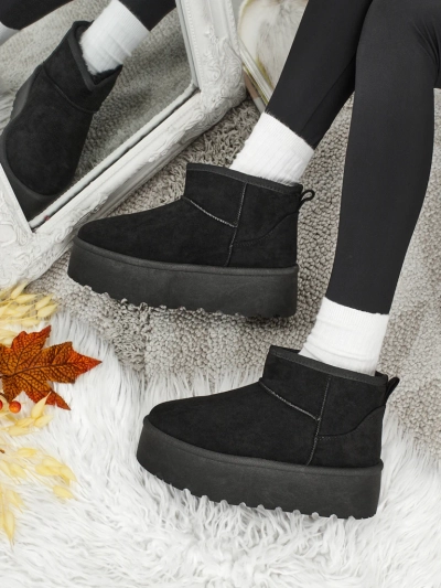 Kurze Damenstiefel a'la Schneestiefel Vespera