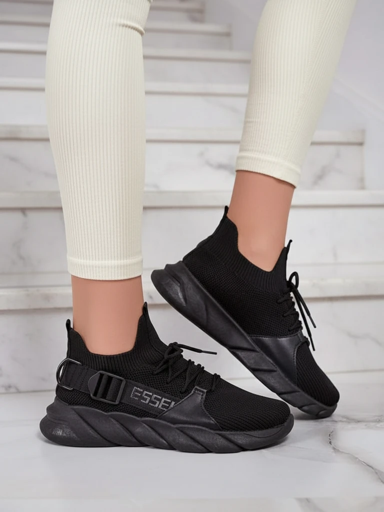 Esmeralda Schwarze Sneakers mit flachem Absatz