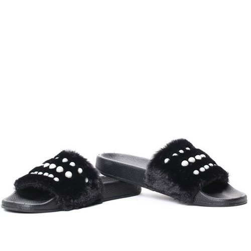 Czarne klapki z perełkami - Obuwie