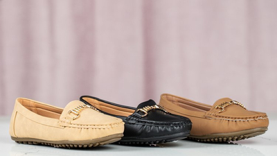 Schwarze Mokassins mit Abu-Dabi-Metalldekoration - Schuhe