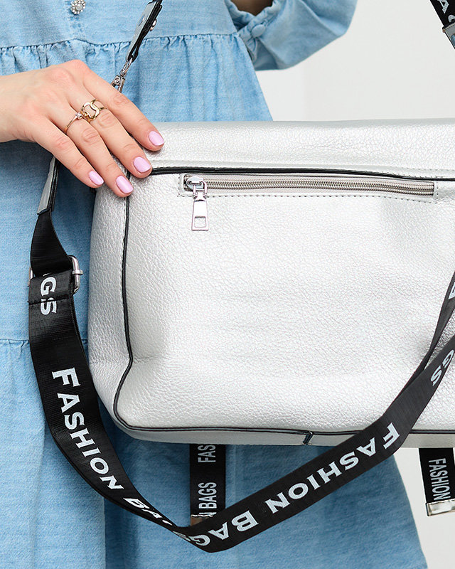 Silberne Damenhandtasche mit Streifen mit Inschriften - Accessoires