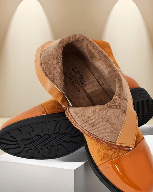 Класичні жіночі чоботи Royalfashion для щоденного носіння! Верх виготовлений з матової штучної шкіри, з вставками з лакової еко-шкіри. Зсередини відштовхує м'яких хутро. Невисока підбора забезпечує комфорт під час носіння! 87654321 <p>ІЗОЛЬОВАНІ ЖІНОЧІ ЧО