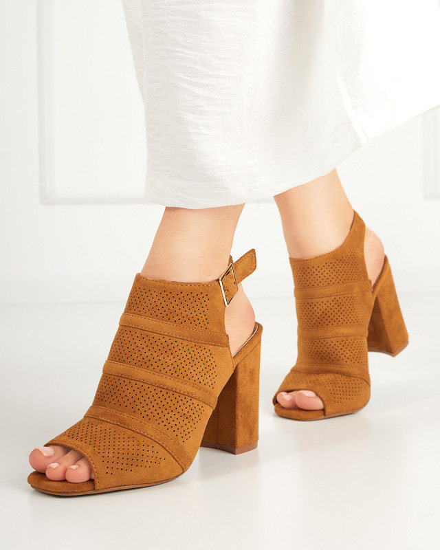 OUTLET Damensandalen auf einem Pfosten in Kamelfarbe Texis - Schuhe