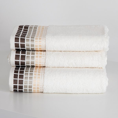 Weiße Handtücher in Quadraten von 3 - Handtüchern