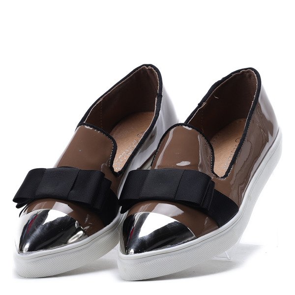 Schlüpfen Sie mit einem lackierten Zeh in Khaki Barbara-Footwear