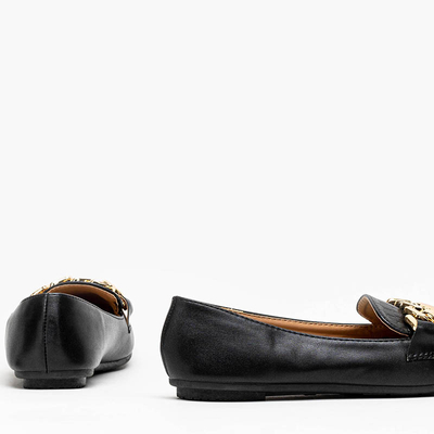 Schwarzer Damen-Mokassin mit Prägung und einer Kette an der Spitze - Schuhe