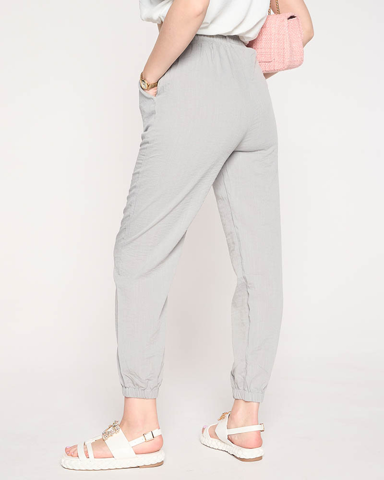 Graue, luftige, dünne Damenhose - Kleidung