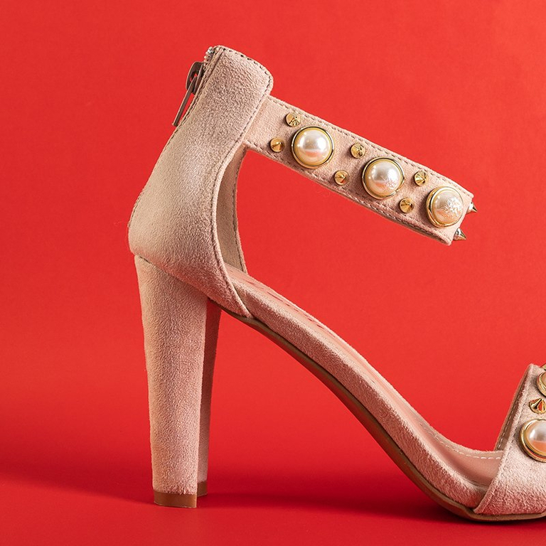 Beige Damensandalen auf einem Pfosten mit Lautenperlen - Schuhe