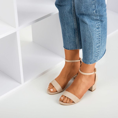 Beige Damensandalen auf niedrigem Pfosten First Love - Footwear