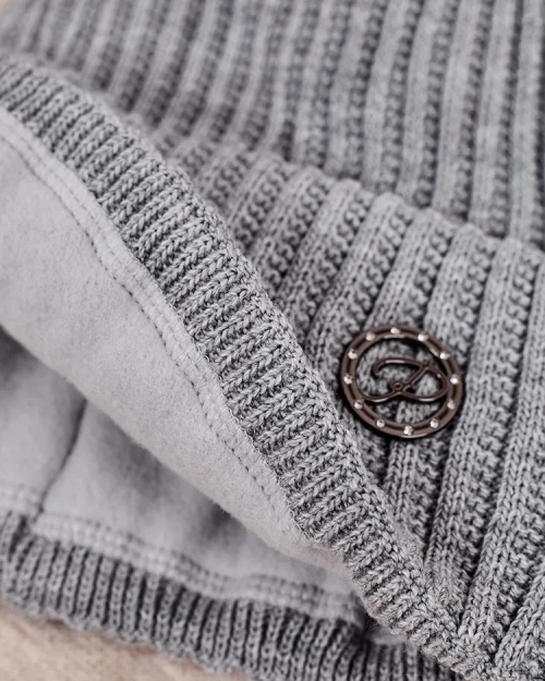 Жіноча тепла шапка Royalfashion з помпоном