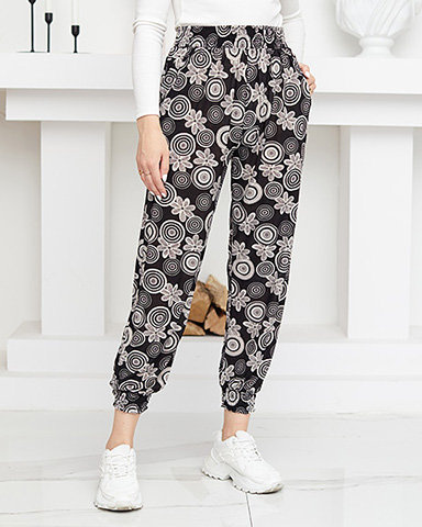 Schwarz-weiße Damenhose mit PLUS SIZE-Aufdruck - Kleidung