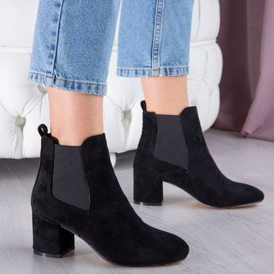 Schwarze Stiefel an einem höheren Pfosten Anabella - Footwear