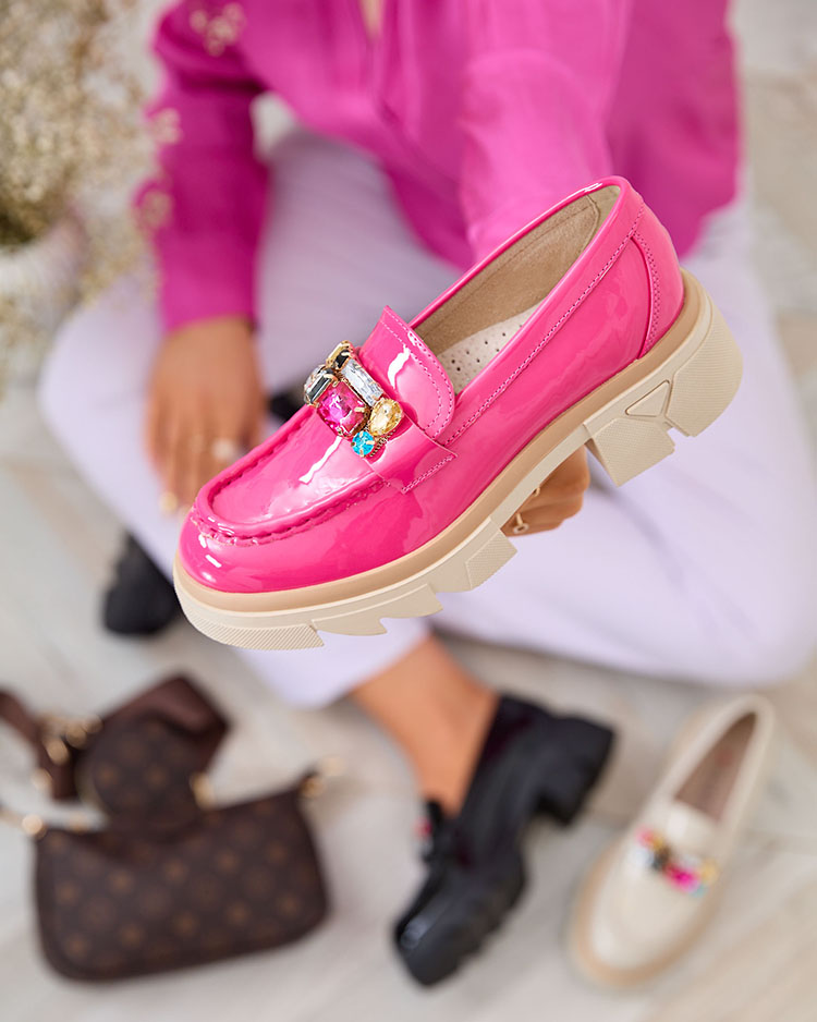 Royalfashion Lackierte fuchsia Mokassins mit bunten Steinen Sarin