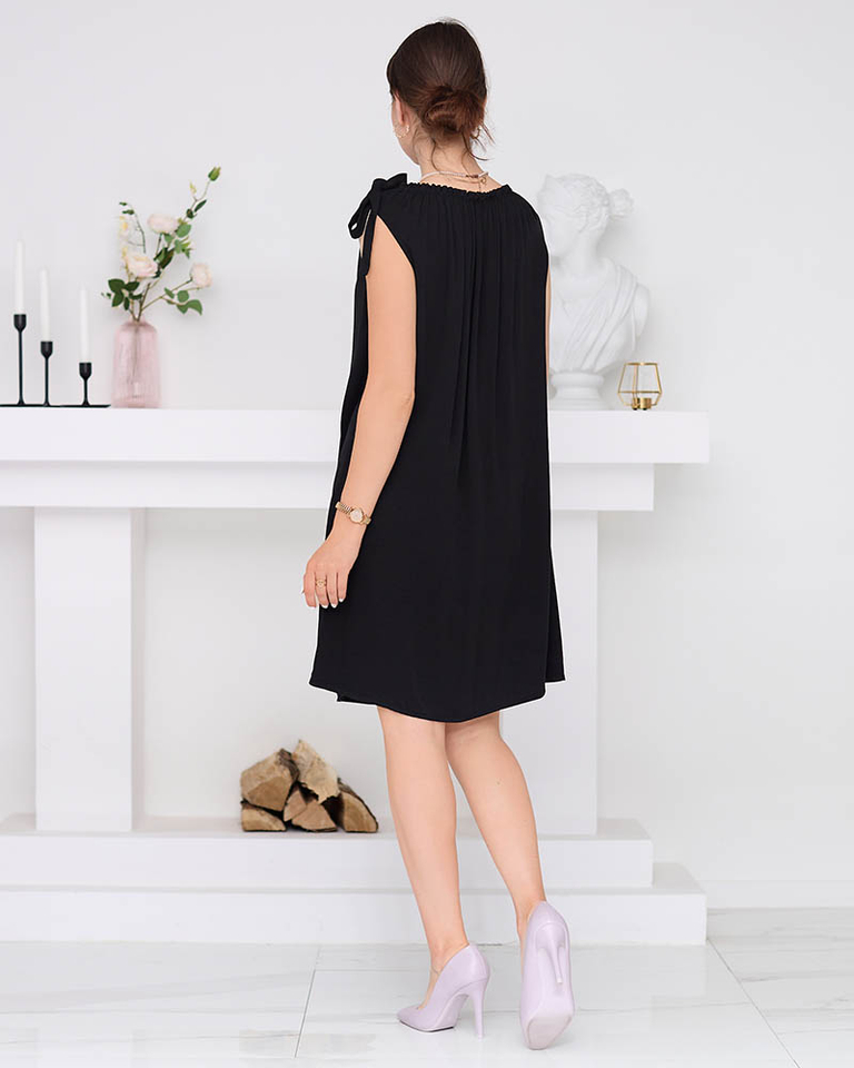 Schlichtes schwarzes ärmelloses Kleid - Kleidung