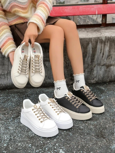 Royalfashion Damen sportliche Sneakers mit dekorativen Schnürsenkeln Eone