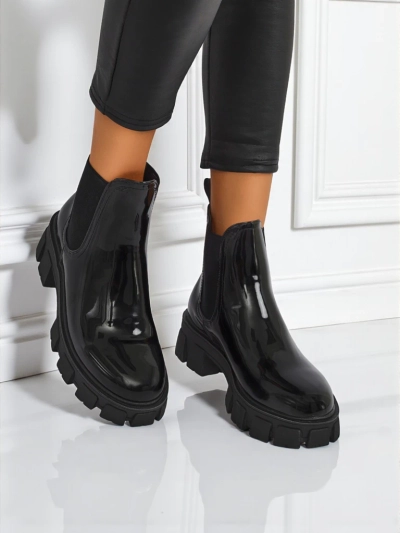Royalfashion Stiefeletten mit massiver Sohle aus lackiertem Öko-Leder Calista Weide