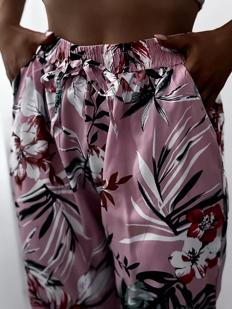 Hellrosa Damen Stoffhose mit Blumenmuster- Kleidung