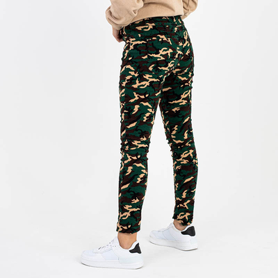 Gerade Camohose für Damen. Bekleidung