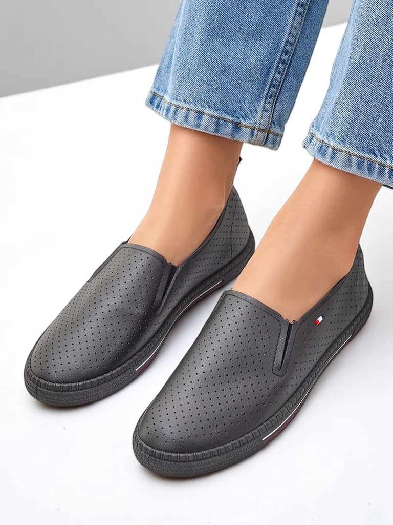 Royalfashion Damen Lochmuster Schlupfschuhe Vielles