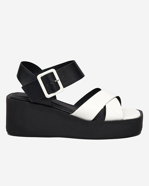 Біло-чорні жіночі босоніжки з екошкіри на танкетці Scozi