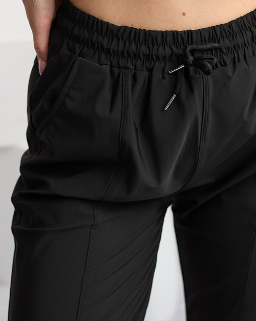 Чорні жіночі джогери