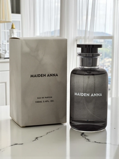 Maiden Anna - Charmantes Parfüm mit Agarholz-Akkorden
