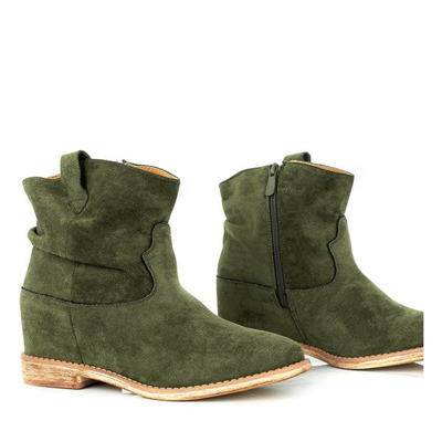 Grüne Cowboystiefel auf einem überzogenen Astrit-Keil - Schuhe