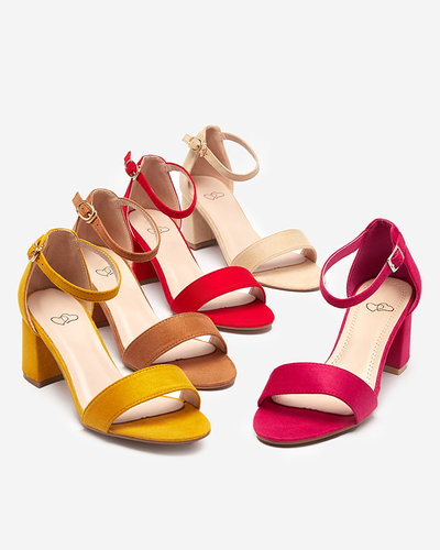 Gelbe Damensandale auf einem Pfosten Lerin - Footwear