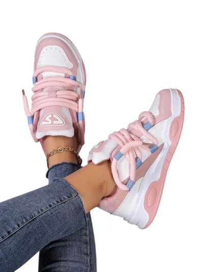 Royalfashion Damen Sport-Sneaker mit dekorativen Schnürsenkeln Clesiv