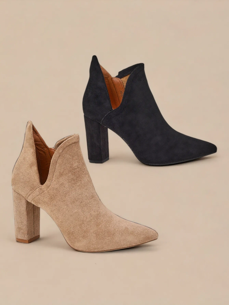 Schwarze Stiefel mit Schnitt von Alania - Schuhe