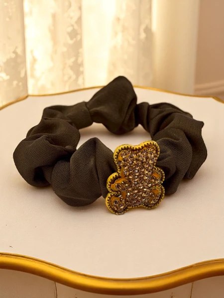 Royalfashion Haargummi mit dekorativem Teddybär Satin Teddy