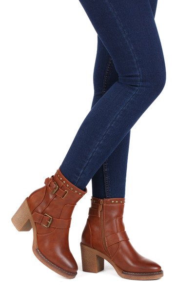 Botki na słupku - kolor camel - Obuwie