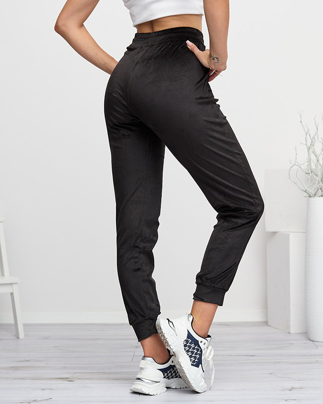 Schwarze Damen-Jogginghose aus Velours mit der Aufschrift - Kleidung