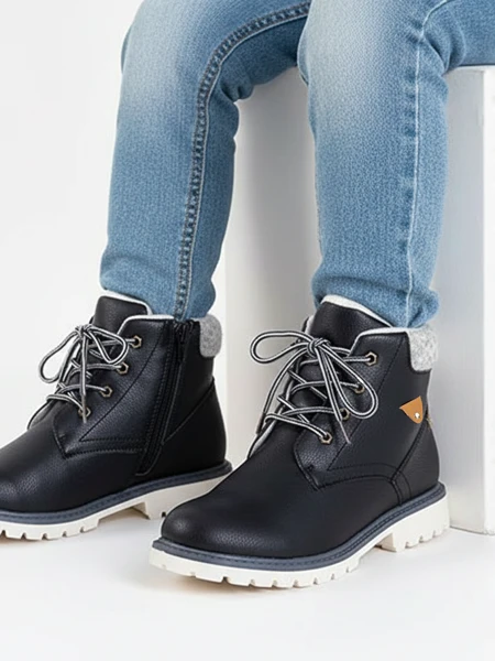 Schwarze isolierte Tiptop-Stiefel für Jungen - Footwear