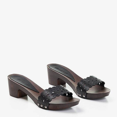 Schwarze Frauenschuhe mit Holzsohle