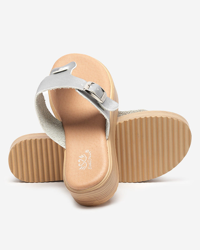 Silberne Damensandalen auf der Borico-Plattform - Schuhe