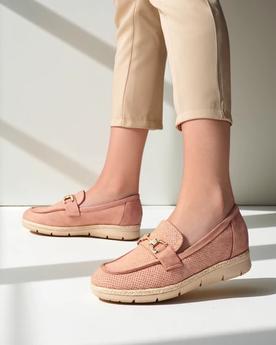 Royalfashion Damenflats mit einem dekorativen Detail an der Zehe