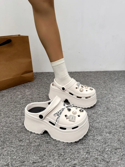 Royalfashion Damen Gummisandalen mit Dekorationen Dellos