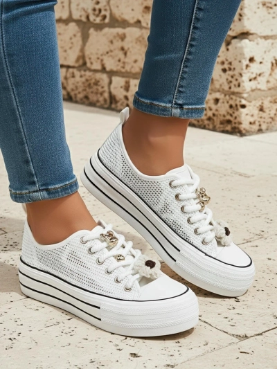 Royalfashion Damen durchlöcherte Sneakers mit Verzierungen Osdo