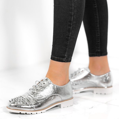 Silberne Schuhe aus Kunstleder mit Ziernieten Amie - Footwear 1