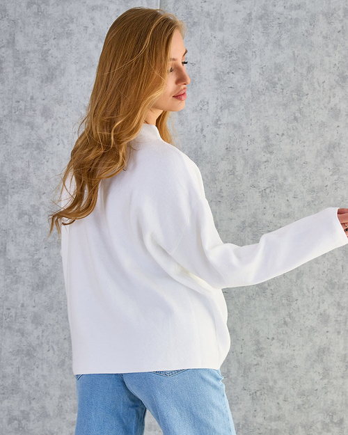 Royalfashion Тонкий жіночий светр з декором на плечах