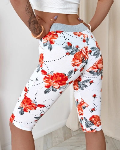 Жіночі білі шорти 3/4 довжини з червоними квітами PLUS SIZE - Одяг