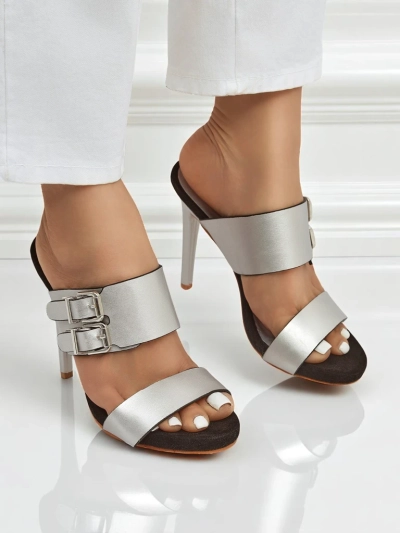 Sandale Aletheia silber mit 12cm Stilettoabsatz aus ökologischem Leder mit Riemchen