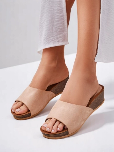Royalfashion Damen Sandalen auf einem niedrigen Wedge Maderas