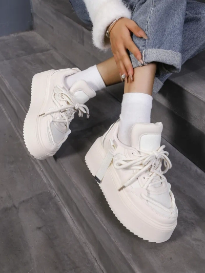 Royalfashion Sport-Sneaker für Damen auf einer Plattform Aeroll