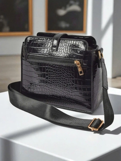 Damenhandtasche Callista Black – kleine Umhängetasche aus Öko-Lackleder
