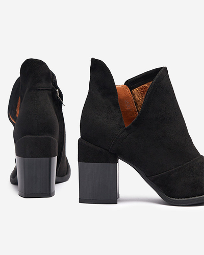 Damenstiefel am Pfosten mit Ausschnitten in Schwarz. Encura- Footwear
